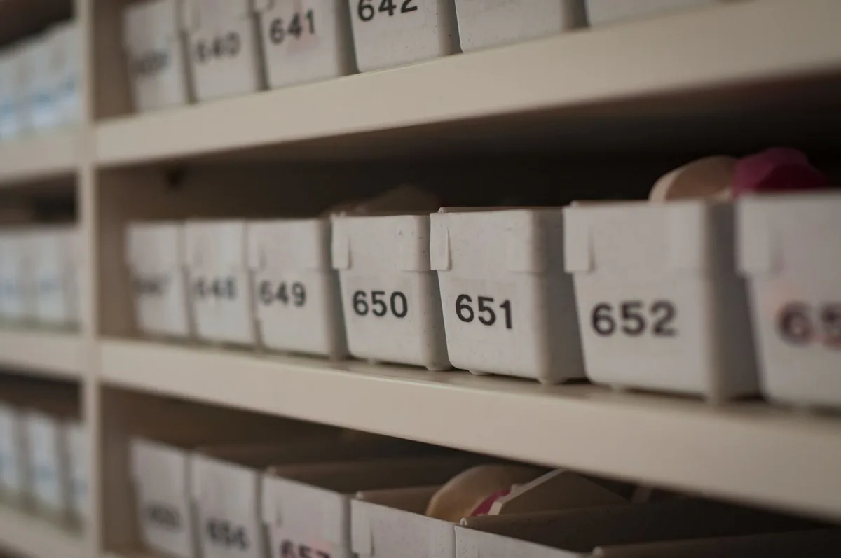 Rayonnage de boîtes d’archives numérotées
