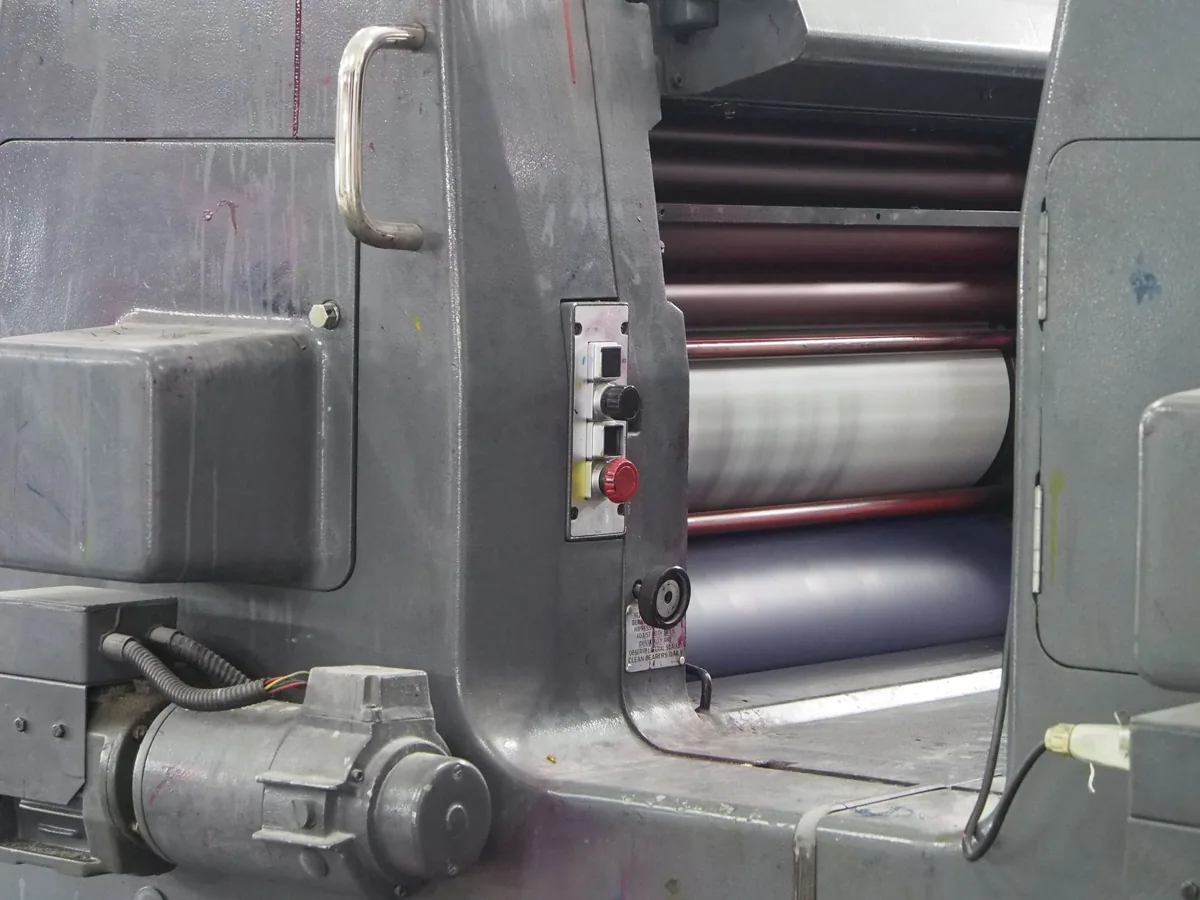 Rouleaux encreurs d’une presse, vus de très près